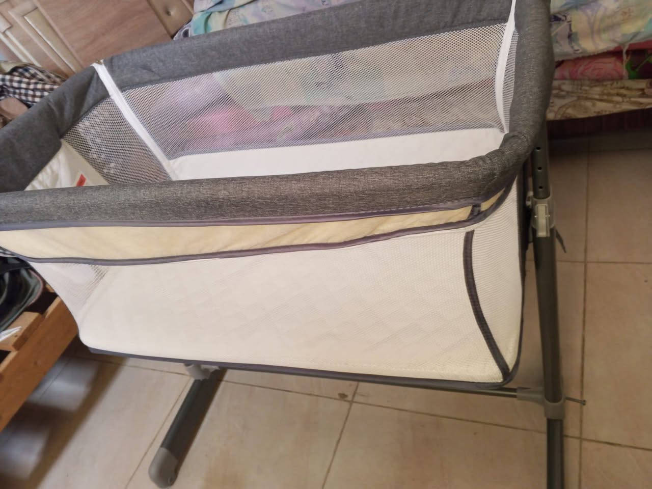 سلام عليكم
غراض نوم اطفال بيعه شلعه وحده جديدات مستخدمات قليل ب 100 الف وبيها مجال بسيط 
*********** واتساب
