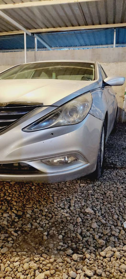 سوناتا
2013
محرك وكًير جاهز 
تبريد شغال 
حدادية جديدة 
تخم تاير جديد 
بدون حادث 
تبديل بنيد ابلادي 
بيها رش جوة الرقم بالجنطة فقط 
السيارة جاهزة بدون نقص 
رقم بابل الماني 
تحويل مباشر 
السعر ١٠٥$ وبيها مجال للشراي 
بابل الإسكندرية 
***********
