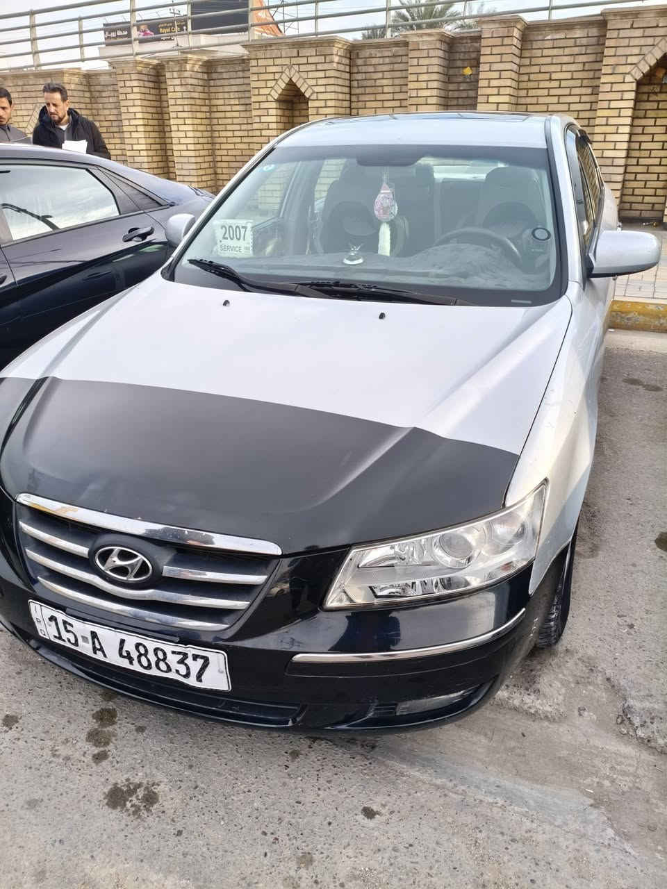 السلام عليكم مره رخصت الادمن
*هيونداي سوناتا 2007 للبيع:  🚗💨* (وللمراوس بسيارة اقتصاديه) 

- موديل: 2007
- محرك: 3.3 لتر V6 قوي 
- لون: ( سلفر )
- كيلومتر: (185)
- حالة السيارة: (جيدة )
- سعر: (105$) وبيها مجال 

*مميزات إضافية:*

- شاشة لمس + ترهم بيها شريحه اتصال
- نظام صوت ممتاز 🎵 + مضخم صوت
-منضومة زنون 
- فحص شامل قبل البيع ✅
*للتواصل:*
-السونار مرفق مع الصور 
-مايعجبك السعر اعبر المنشور وكلشي موجود بلسوك 
- رقم الهاتف: (***********)
- الموقع: (الانبار فلوجه شارع 60)
