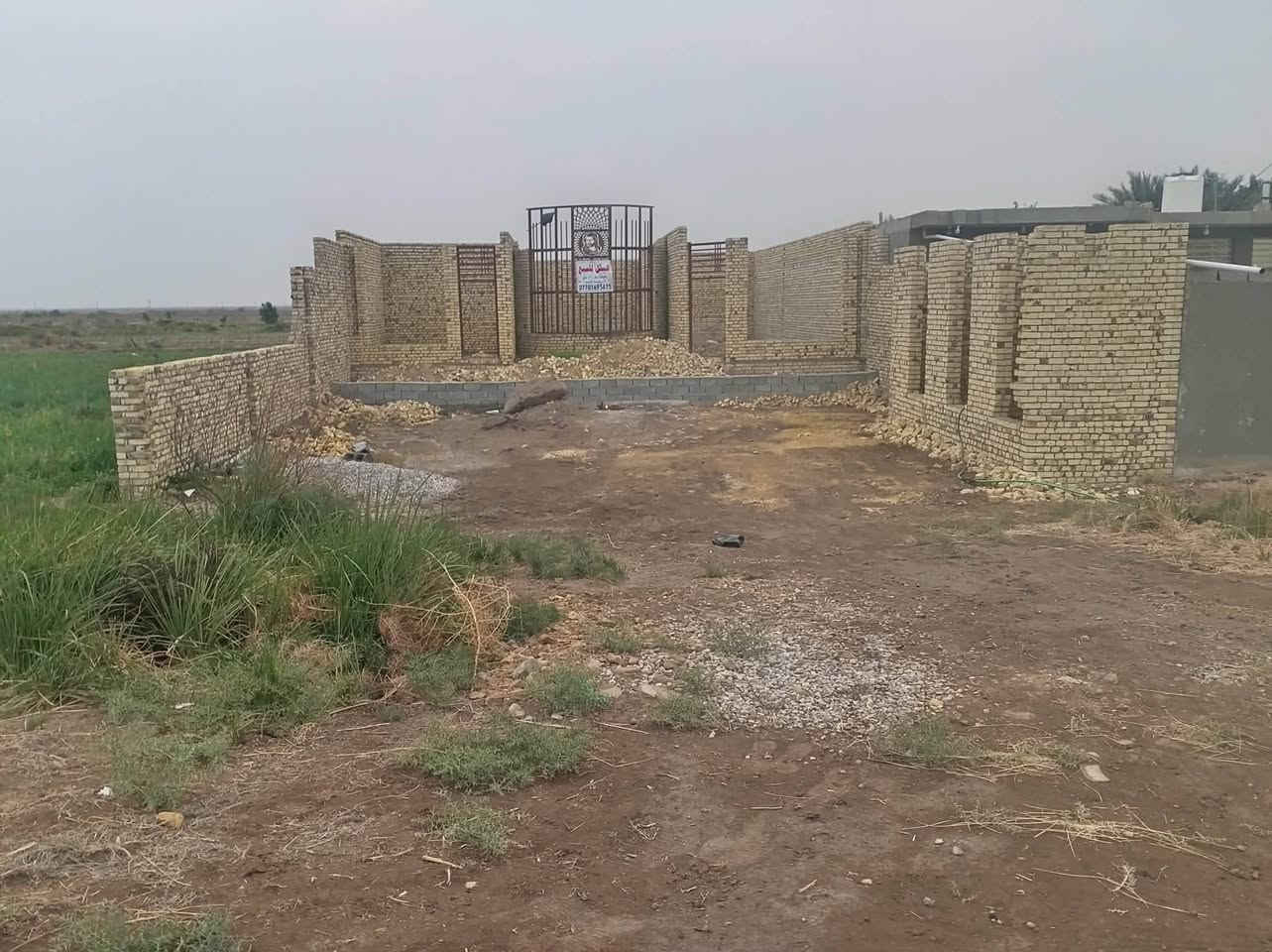 السلام عليكم هيكل للبيع كوت حي الجهاد الزنابره مساحته ٤١٠ ألاستفسار التصال عل رقم ***********
