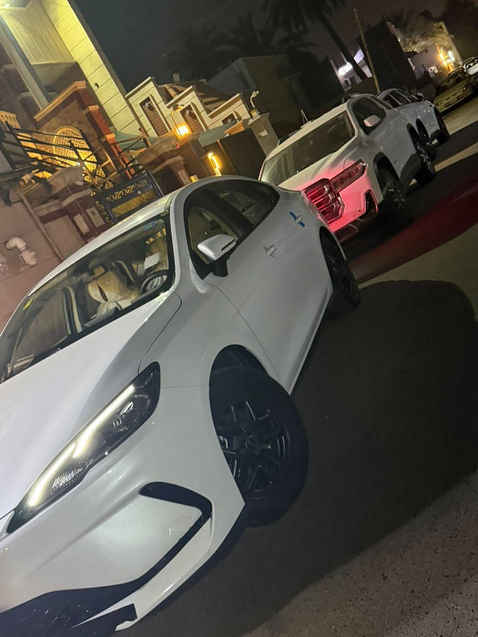 سلام عليكم بي وي دي سيل 5 سياره مشي 8000 سياره جديد زيرو ويل كب كامر خلفيه حساس خلفيه سياره مشي علئ محرك 4500رقم بغداد سياره ***********
