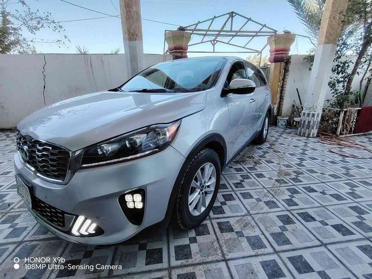 السلام عليكم كيا سورنتو 2020 امريكي اربعه سلندر سبعه راكب السياره جديده بالباكيت ماكينه وكير جدد تخم تاير جديد كهربائيات كلها شغال سياره جديده بمعنى الكلمه جاهزه السياره بيه حادث أمريكا فقط جاملغ الأمامي وبنيد وباب جاملغ خلفي بدون داخل السعر 153  المكان حله  رقم الهاتف ***********
