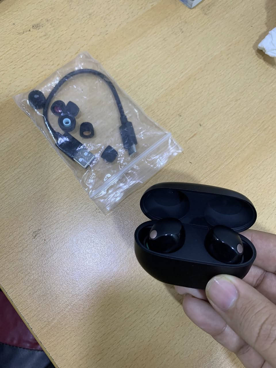 🎧 للبيع: Sony WF-1000XM5 (أحدث إصدار)
أفضل سماعة عزل ضوضاء في العالم، تتميز بحجم صغير وصوت Hi-Res فائق الدقة.
أهم المميزات:
• عزل ضوضاء (ANC): الأقوى عالمياً.
• المكالمات: وضوح تام بفضل الذكاء الاصطناعي.
• البطارية: 8 ساعات (وتصل لـ 24 مع العلبة) + شحن لاسلكي.
• الاتصال: تدعم الاقتران بجهازين معاً.
الحالة: [استعمال شهر واحد مشتريها وكالة مو امزون]
الملحقات: كيبل خاص والربر الخاص بيها بمختلف الاحجام .
السعر: [135 الف]
متوفر توصيل


**إذا كنت صاحب هذا الإعلان وتريد حذفه لأي سبب، رجاءا أرسل رسالة إلى الدعم الفني**