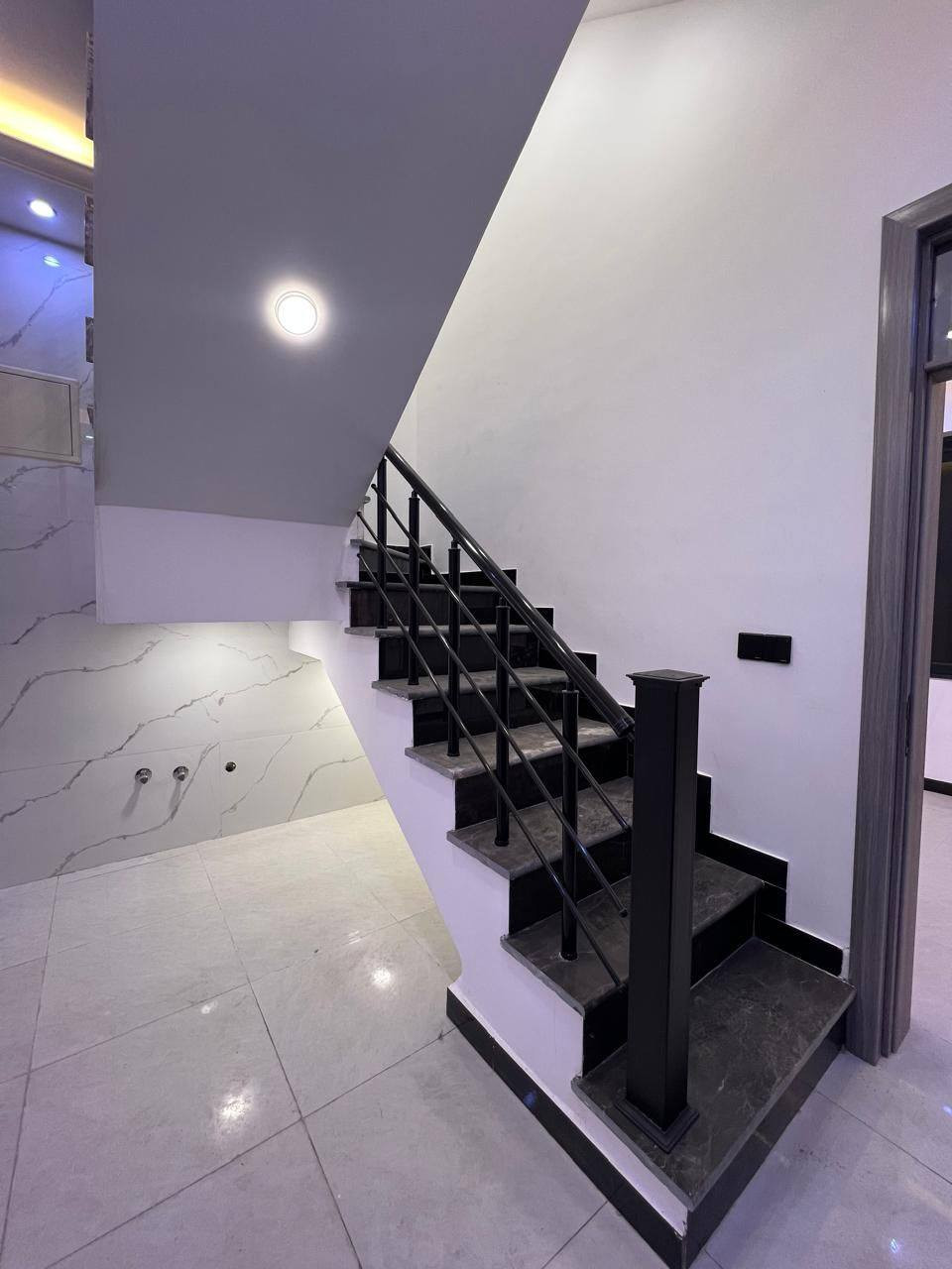 للايجار في السيدية بيت ٥٠متر زيرو ٢٠٢٦ مودرن 
بناء درجه اولى راقي جدا 🚫 يؤجر تجاري فقط🚫
يحتوي على ٣غرف نوم وصاله + مطبخ وخدمات كامله
للاستفسار التواصل عالرقم: ***********
مكتب المصطفى للاستثمارات العقاريةـ مقابل لحوم جويلي
