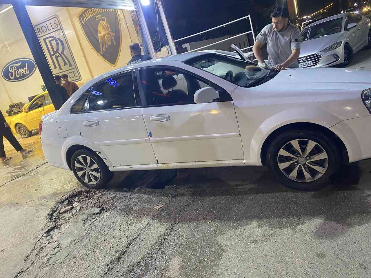 اوبترا 2013
رقم بغداد انكليزي 
مكينة كير كهربائيات كفالة 
تبريد جديد ثلج
شاشة وكامرة 
 بيها تبديل 3 قطع جاملغ ايمن وبابتين الوراها 
سعر78$ وبيها مجال للشراي 
الموقع بغداد حي العدل
***********
