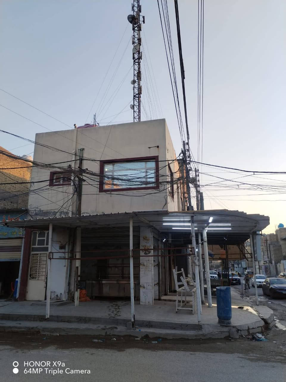 بنايه تجاريه ركن طابو صرف المساحه ٧٠ متر تحتوي على ٤ محلات وشقه الوارد الشهري (مليون وربع) ..تقع في العبيدي شارع المختار مقابل اسواق الحامد.السعر (٢٩٠) للاستفسار 
***********
