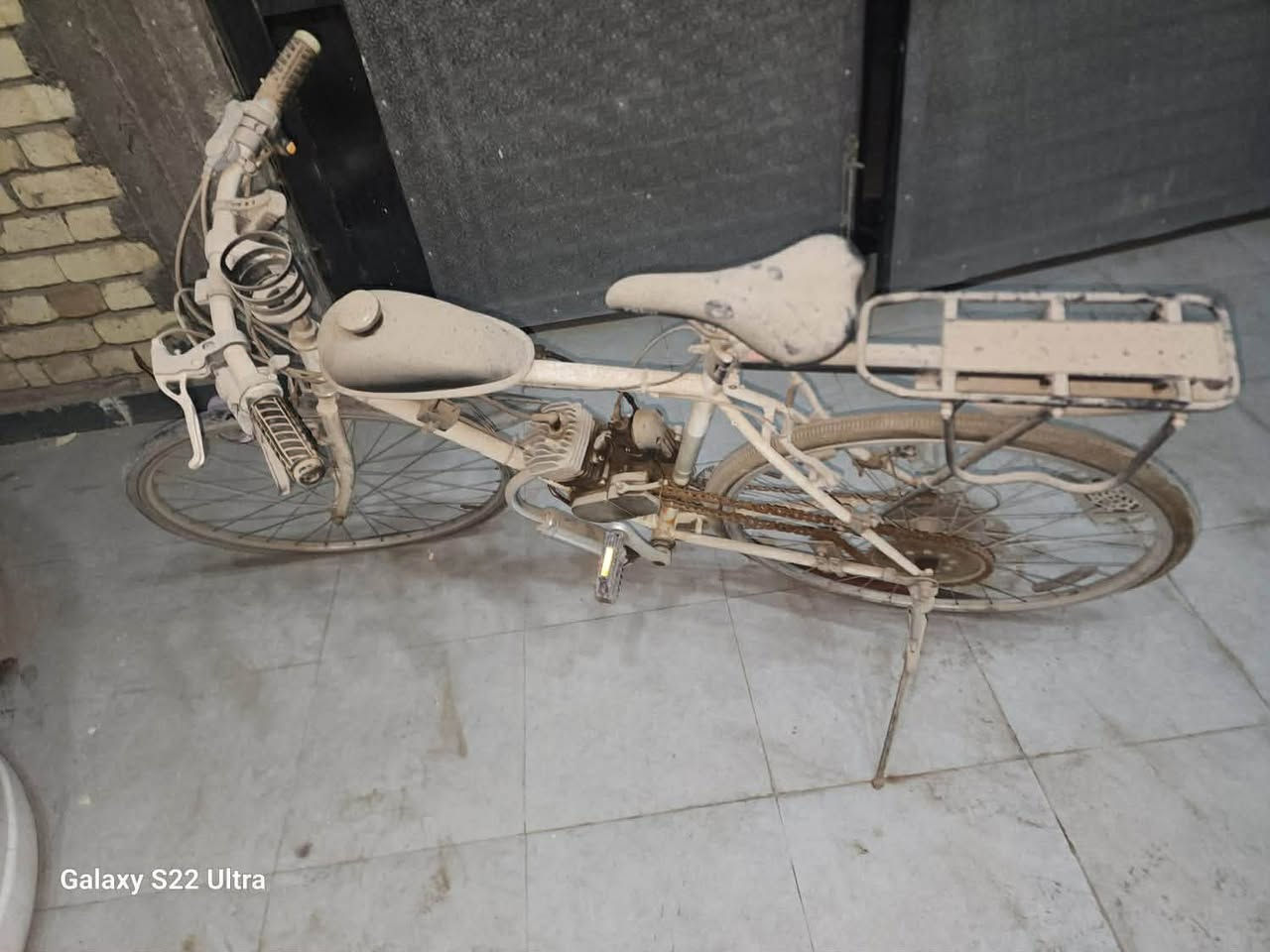 بايسكل محور محرك ٨٠ سيسي  خبط دهن وبانزين ناقصة بس  جوب خلفي ووراس بلك محرك يلمع لمع السعر  ٦٠٠الف وبي مجال 
***********
