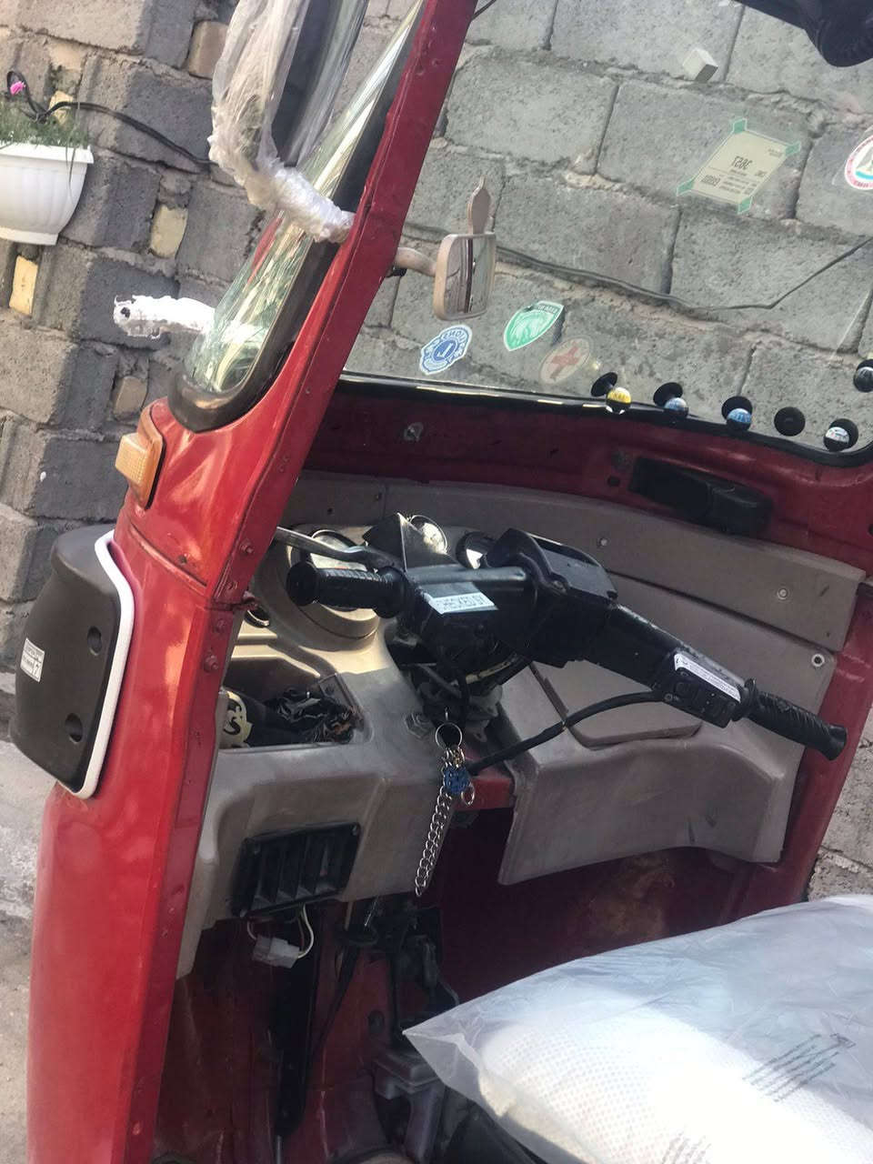 السلام عليكم من رخصت الادمن
 تكتك موديل باجاج  للبيع موديل ٢٠١٨ 
 اوراق كامله مابيها نقص  
صبغ عام 
كهربائيات  كلها شغاله 
مكينه جديده  مال ٢٠ لاتنقيص ولا تبخير 
كامله و مرتبه من كل النواحي حداديه نظيفه فول 
رايدها ب 3 و بيها مجال 

***********
