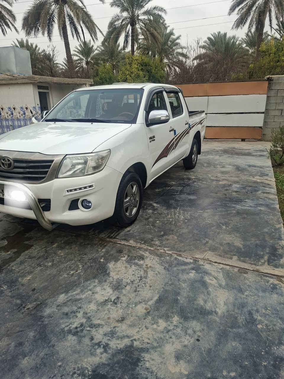 السلام عليكم تيوتا هايلكس موديل ٢٠١٤ شاصي ١٩ كويتي مكفوله من الصبغ والتبديل بيه باردات قليلات مثل ما موضح بالسونار السعر(٢٢٠) او بيه مجال المكان صلاح الدين قضاء بلد قرب جسر الضلوعيه الرقم ***********
