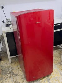 ثلاجه سامسونك للبيع  وغساله ملابس اطفال للبيع 07838348257  البياع