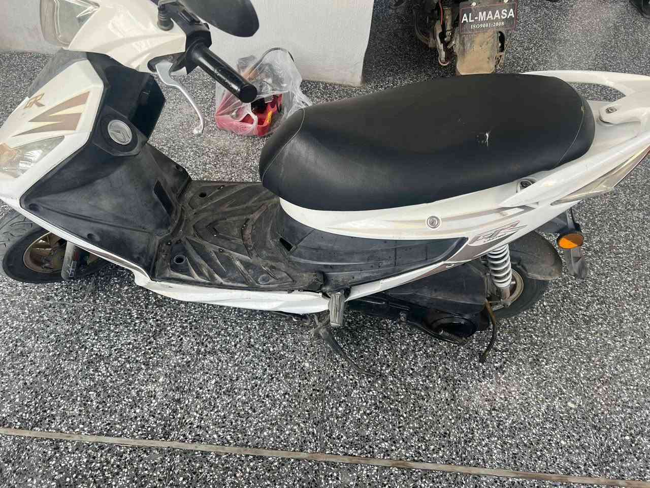 السلام عليكم اخوان  ماطور سايم نحله محرك 150cc الماطور جديد بمعنه الكلمه موديل 23 مسجل رقم وسنويه الماطور كهربايات كلهه شغاله سعر  مليون 900وبي مجال  
رقم  ***********
الموقع الخمسه كيلو5
