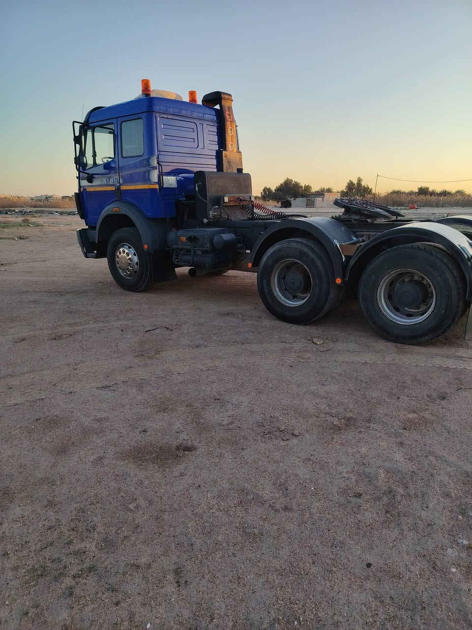 سلام عليكم البي للبيع موديل ٩٠ مكينه ٣٥ كير ١٨٠ فافونه مجموعه جيف تك مطوله قماره بلادي بلا صبغ رقم انبار مربوطه قلاب ثلاث محاور امداور ثاني يوم الاستفسار على رقم ***********
