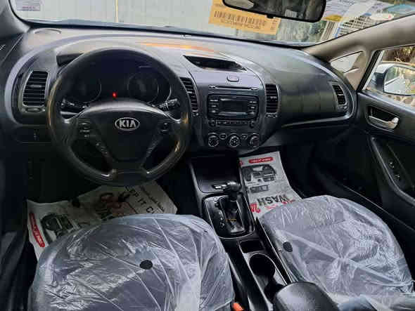 كيا فورتي موديل ٢٠١٧  محرك جبير رقم بغداد النكليزي الجديد بسمي وارد امريكي حادثهه بل منشور صور الحادث السيارة حلوة وناعمه ومابيهة اي نقص تخم تاير وصدرين جدد كير ومحرك وتبريد مكفولات مكاني بغداد الغزالية 
السعر ٩٣
رقمي ***********
