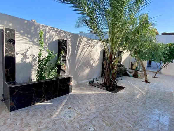 عقار للبيع *********** وتساب
كربلاء البوبيات قرب اسواق برتقالة  2 كيلو عن الامام الحسين 
يحتوي على ثلاثه دور المساحه 600 متر  كل البيوت باب وحده  السعر  500 
البيت الاول  .....
  مساحه تحت البناء    100 متر  يحتوي على 
غرف عدد 2 +صاله مطبخ +حمام تواليت  
  البيت الثاني .....
مساحه تحت البناء     110 متر  يحتوي على طابقين 
غرفه عدد 2 +صاله +مطبخ +ستقبال +حمامات عدد 2     طابق الثاني  قيد النجاز 
البيت الثالث .......
مساحه تحت البناء        180 متر   يحتوي على 
غرفه +صاله +مطبخ +صحيات +ستقبل كبير +صحيات خارجيه  +درج خارجي مصم للبناء طابق ثاني بناء مسلح 
التفاصيل اكثر اتصل ***********
