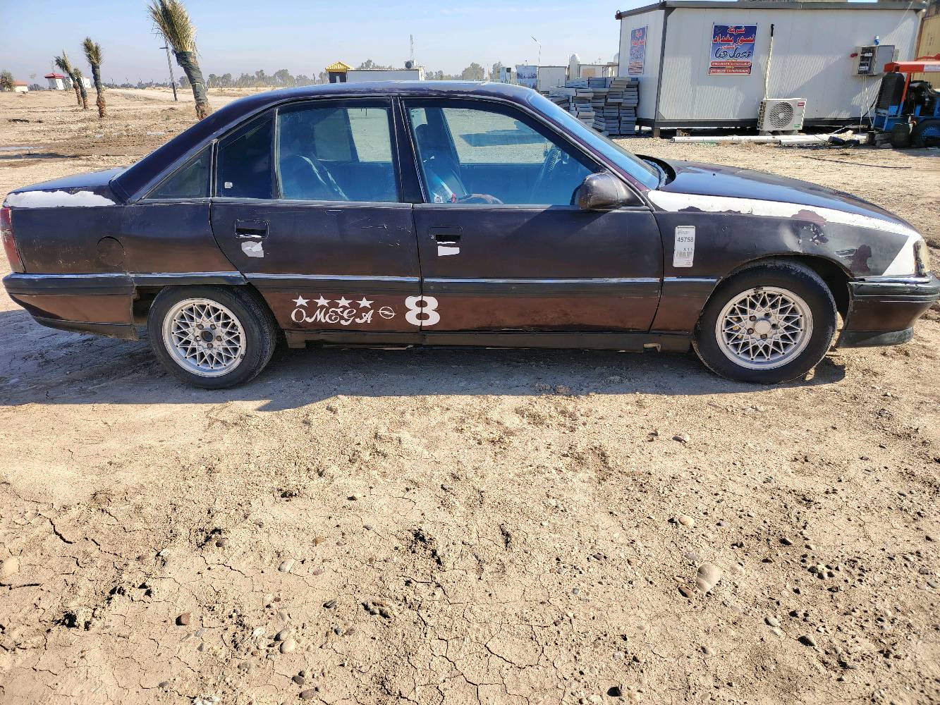 سلام عليكم  
عندي اوبل اوميكه البيع موديل 1991
 سعر 20 وبيه مجال 
محرك 2000 صارلي يومين من جفته 
***********
 مكاني ابو غريب 