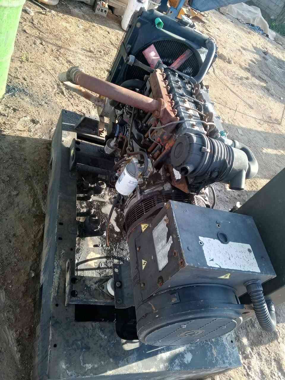 للبيع مولد لستر بتر نكليزي 4بستم توليد 17 ونص كيفي شغال بي خيط بخار المكان ديالى  الاتصال***********
