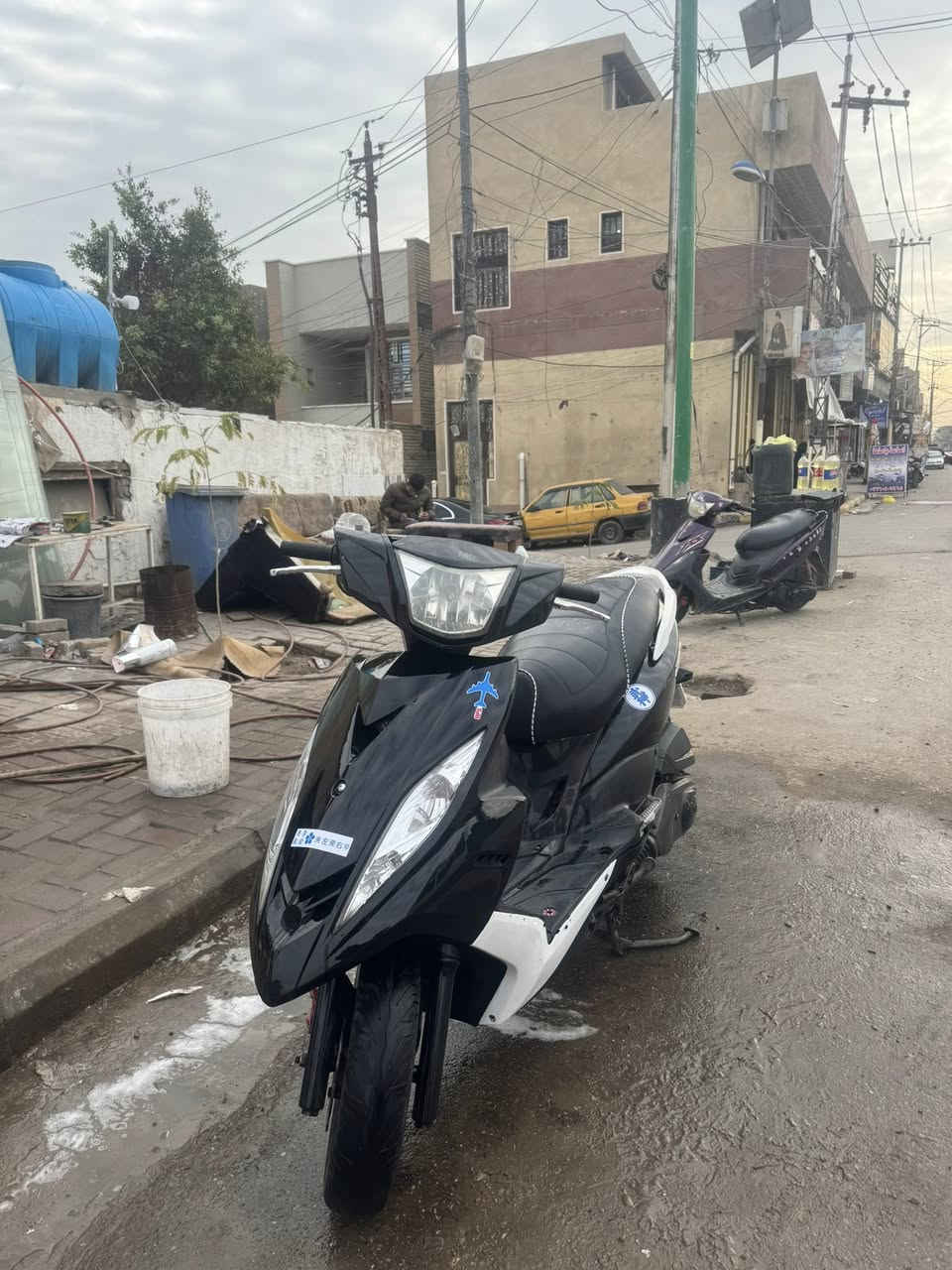 سلام عليكم دراجه جيتي ار 2009 الدراجه مكفوله كفاله عامه سوتك الدراجه ايشي بل مكينه ترجع نضوح تبخير او مفتوحه و الدراجه شوفت عينكم نضيفه ما صار اله ههواي نازله من الرمبه سعره 925 وبيه مجال للطيبين 
مكاني بغداد الكريعات 
رقم \ ***********
