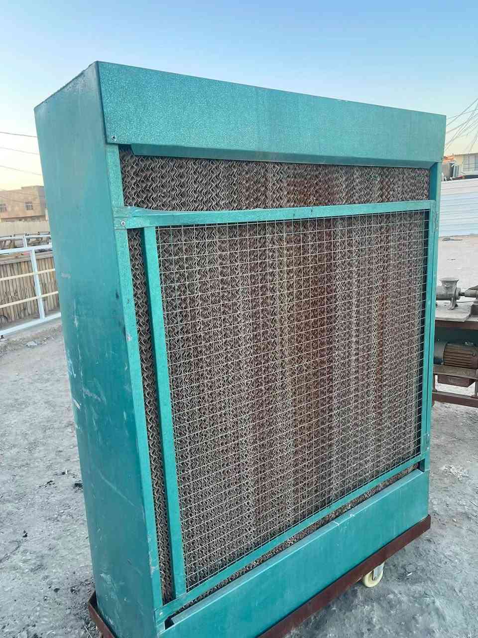مبرده حجم كبير استعمال جدا بسيط بس بالاربعينيه المبرده جديده ونضيفه
سعر 400 
للاتصال ***********
