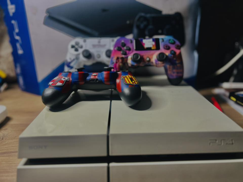 📌 الجهاز: PlayStation 4 – نسخة Fat
📌 الحالة: نظيف 100%

🔧 مكفول من التصليح + شرط الفحص+نظافة 100‎%‎
يحتوي على ( 3 جوستيكات واحدة اصليه)
مع كارتونة..

💿 يحتوي على 6 ألعاب:
 • بيس 2021
 • GTA
 • Call of Duty
 • • •اله الحرب
مديلفيد

💰 السعر: (225)
📍 الموقع: (بغداد-مدينة الصدر)
رقم الهاتف :***********
واتس اب +اتصال+ماسنجر

كما موضح بصور
