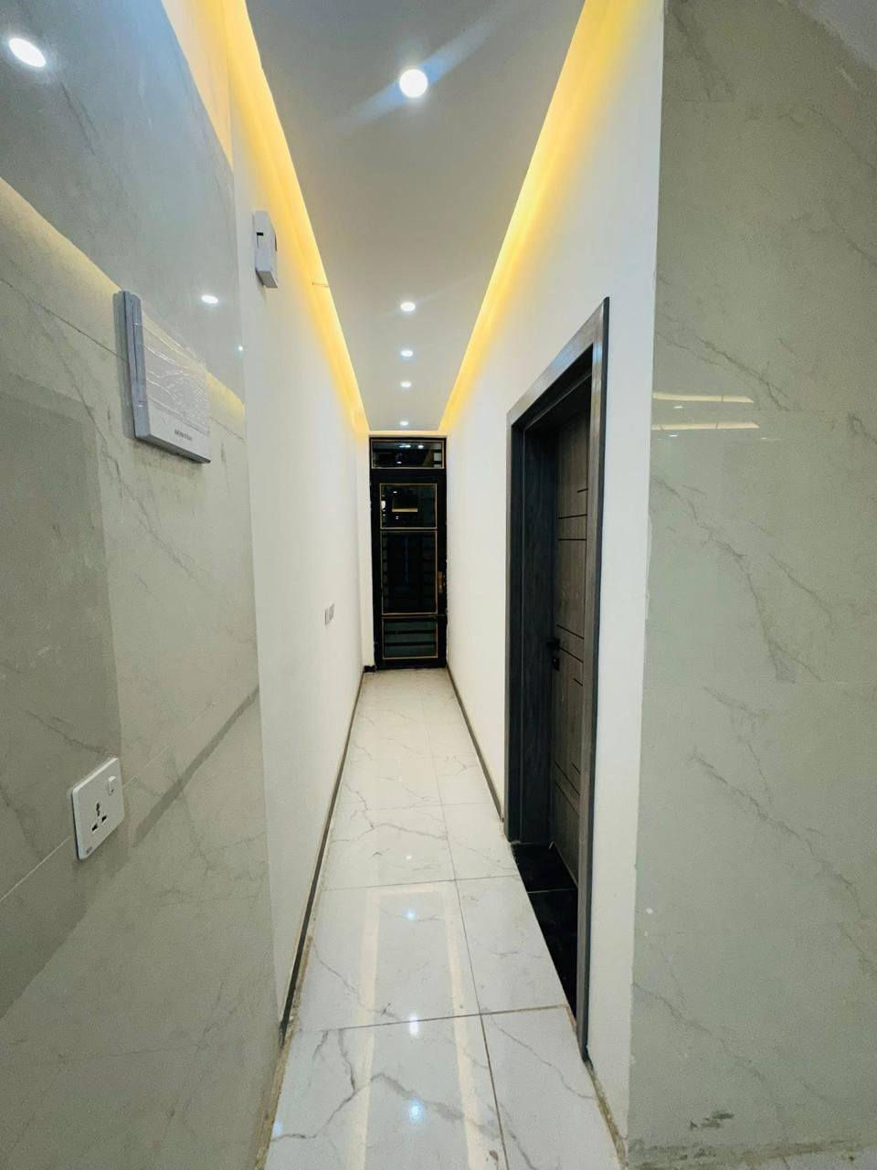 دار للبيع 100 متر للبيع
وجه 5 نزال 20 
الدار حديث زيرو 
طابو ملك صرف 
يحتوي على طابقين 
الاول 
ستقبال و مدخلين
ومطبخ و غرفه نوم 
و خدمات داخليه و خارجه 
الثاني 
غرفتين نوم و خدمات و سطح
السعر مناسب 
الاستفسار الاتصال على الرقم 
*********** 
***********
