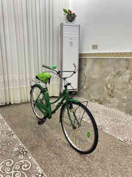 السلام عليكم
بايسكل بناتي ياباني اصلي حجم 26 
بريكات شغالة تايرات جدد عوزة صجم فقط
السعر 80 وبي مجال قليل  
***********
