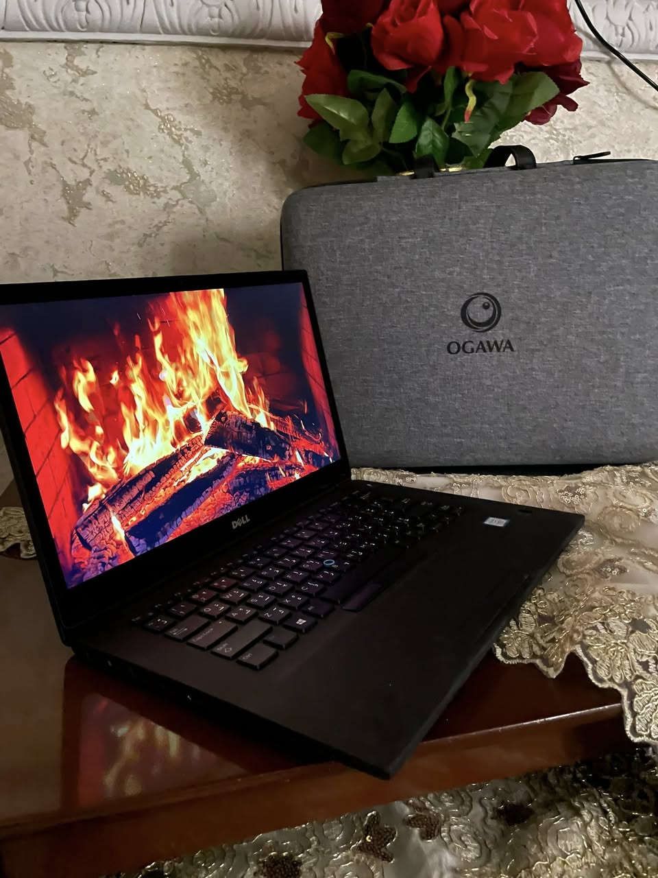 السلام عليكم لابتوب DELL معالج i7  شاشة لمس للبيع .
اللابتوب جدا نضيف وادائة قوي ومواصفاته جدا عالية يفيد الي عنده دراسة او برمجه 
المواصفات :
المعالج intel cori 7
الجيل : السابع 
كرت الشاشة : intel UHD GRAPHICS 
الرام : 8GB DDR4 
الذاكرة ( الهارد ) : SSD 256GB  M.2
الشاشة : لمس حجم 14.3 حوافها جدا ناعمه دقتها  تشغل 4K ضد التوهج 
شاشة لمس
منصب عليه وندوز 11 برو مفعل مدى الحياة.
منصب عليه اوفس مفعل موجوده  جنطته الاصليه وشاحنته الاصليه الجهاز مصارلي شهر من ماخذه السعر 350مكاني بغداد الدورة واتساب ***********
