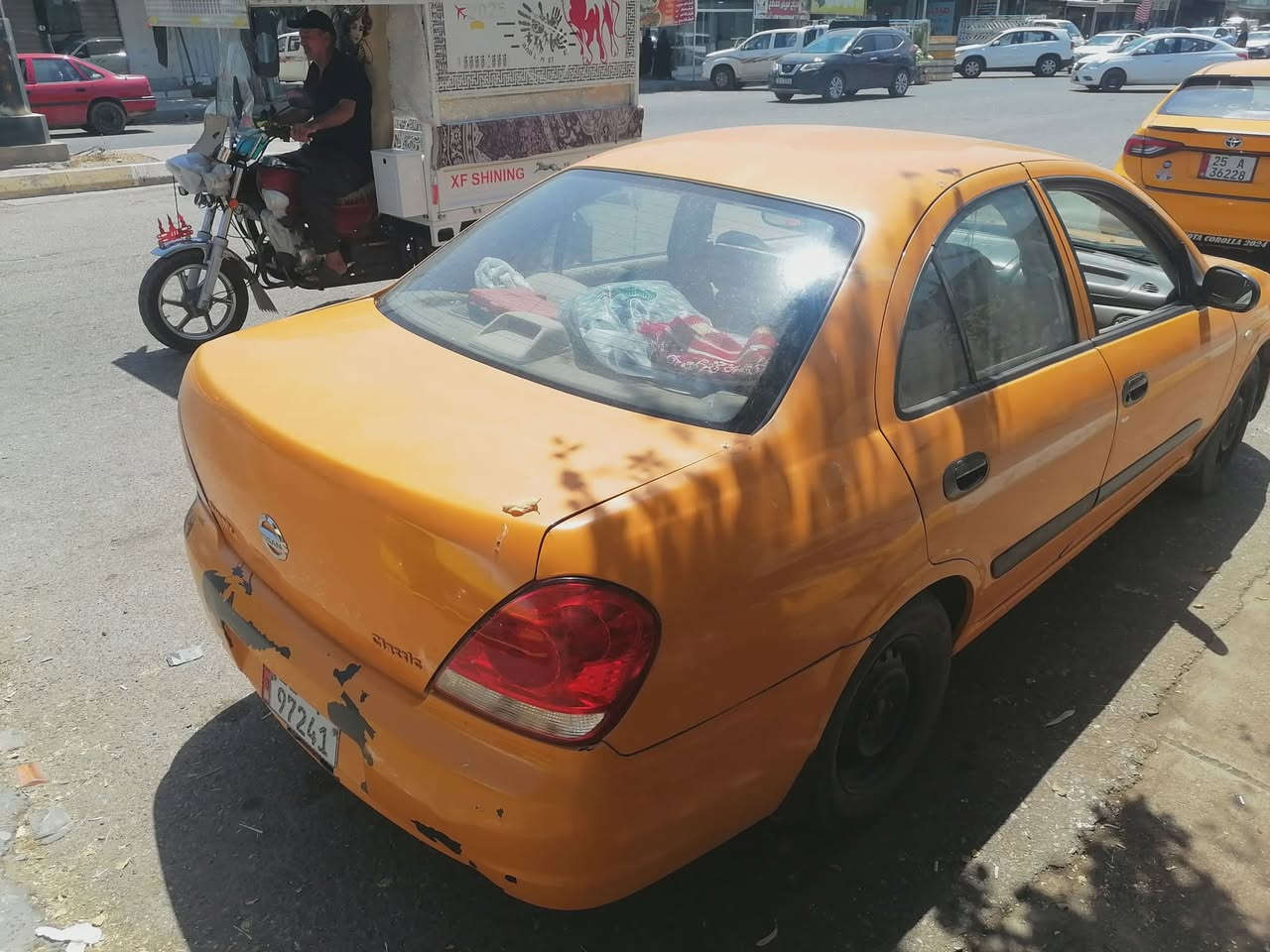 السلام عليكم نيسان صني للبيع موديل 11 سعر  75  دفتر بنزين رقم موبايل ***********
