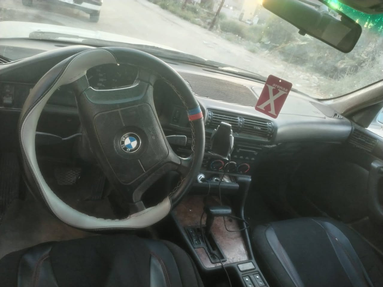 *للبيع | BMW 525i موديل 1992*
*"وحش التسعينات الألماني E34"* 💎
- *السيارة*: BMW الفئة الخامسة E34
- *الموديل*: 1992
- *الحجم*: 525i
- *المحرك*: مسكر فانوس M50 - 2.5 لتر 6 سلندر، القوة والاعتمادية
- *الكير*: أوتوماتيك 
- *اللون*: سلفر ملكي، هيبة بالشارع
- *الرقم*: نجف
- *ويل كب*: BBS الأصلي، يخبل على السيارة
- *كشنات جلد سبورت مطرزة أحمر، 
- *الستيرن*: ملبس مع شعار M Power
- * السيارة مصيونة ومرتبة، واضحة بالصور من بره وجوه

*📍 المكان*: النجف الأشرف ***********
- *السعر 42 وبيه مجال

