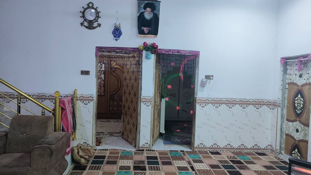 بسم الله الرحمن الرحيم
(بيت للبيع مساحه 200م).بناء جديده وحديثه
 وقف سني مسجل بيت كامل ديوان 8/في4. )صاله8/غرف 2/+صحياته خارجيه وداخيله
منطقه حلوه مرتبه سواق مدارس حكوميه+ أهليه
وكافته الخدماته موجوده العنوان والرقم 
‏‪
0782 993 6302‬‏ السعر خاصه ومناسب حياكم الله الشرايه

في منطقه ام نعاج مقابل 
السجن المركزي حمدان
