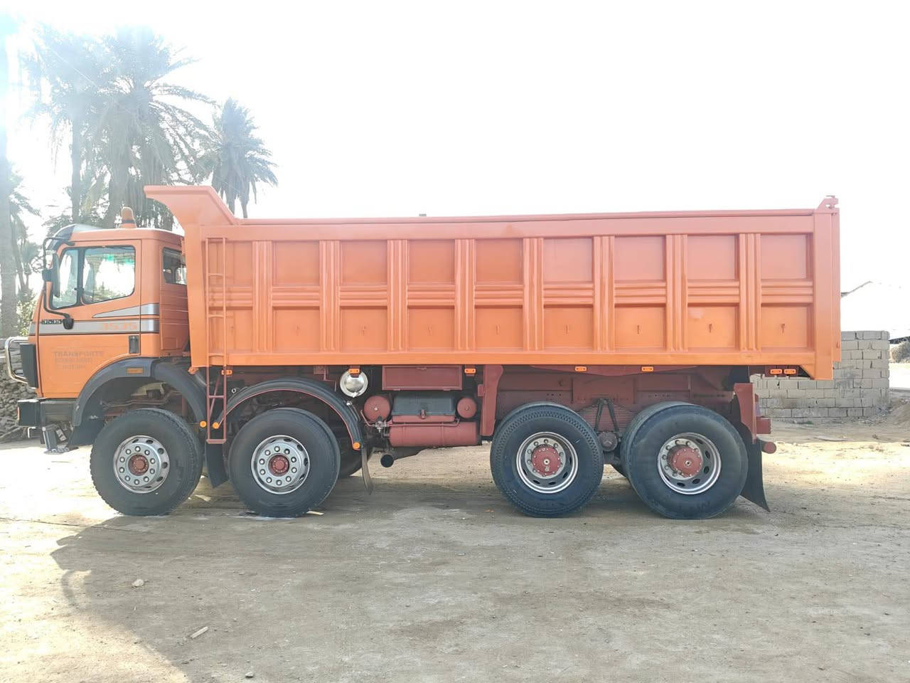 السلام عليكم سياره للبيع موديل 92 كير 240  مكينة 35 8V شواصي 35 مجموعه جي اف المانيه بلدي عكرب بسمي تخم تاير  مكفوله كفالة عامه الرقم  الخاص ***********
