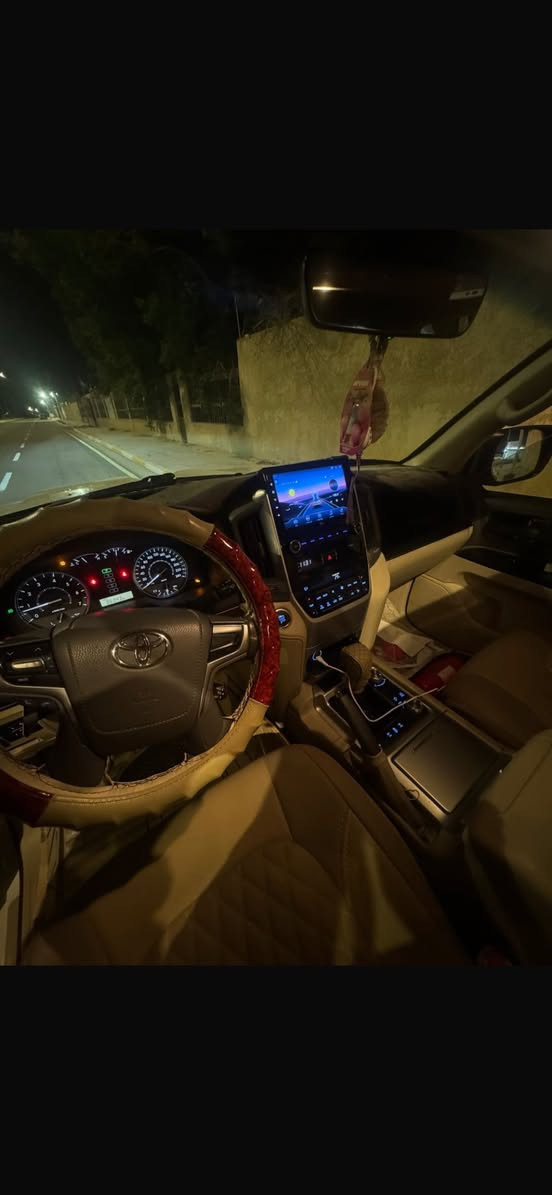 لاندكروزر  موديل 2021:
سيارة دفع رباعي 8 مقاعد بمكينة V6 4.0L تنفس طبيعي 271 حصان. شباك كروم ولدات زنون. داخلها جلد وفتحة سقف وشاشة 9 إنش.  كامره. حساسات رادارات نقاط عمياء
 فول مواصفات GXR ساز 
رقم اربيل هزة وسنوية جديد كامل وبأسمي مكان السيارة كربلاء صارت بيه طخه بسيطة بلجاملغ الخلفي ربع وربع بلباب الأمامية شي بسيط اقل الربع سعرة ب540 وبية مجال السيارة جديدة بمعنى الكلمة ممفتوح بيه أي شي وكلشي بيه بلادي وعلى وضع الشركة
للتواصل :*********** بي واتساب
