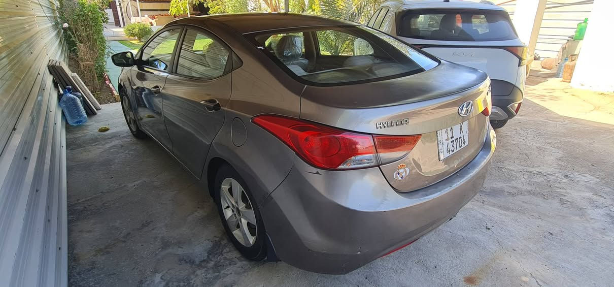 النترا ٢٠١٢ خليجي 
رقم بغداد وبأسمي شرط التحويل
قطعتين صبغ بدون دواخل اثر شخوط
كير محرك تبريد كهربائيات تخم تاير جيد جدآ
السعر 102 وبيه مجال
العنوان الحارثيه
***********
