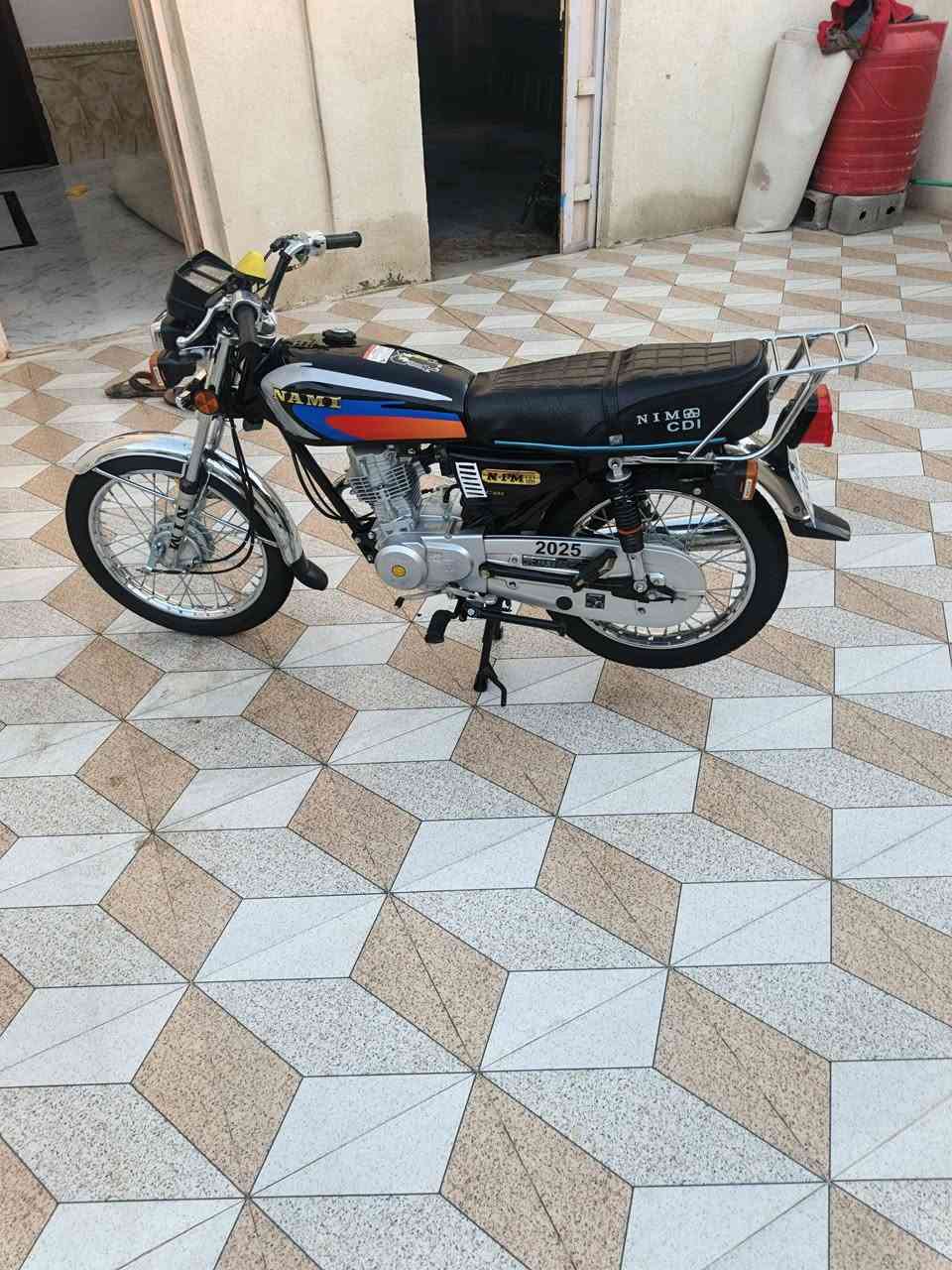 للبيع مديل 25 سكنر مكينه برقي مامفتوح بيها كهربائيات كلها شغاله مكاني بطحاء سعر 700 و بيها مجال لشراي ***********
