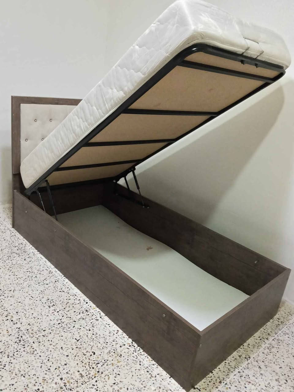 سیستەمی یەك نەفەری تازەوجوان ژێرمەغزەنە دۆشەکی ئیسفنجە نرخ 100 هەزار السليمانية, العراق


**إذا كنت صاحب هذا الإعلان وتريد حذفه لأي سبب، رجاءا أرسل رسالة إلى الدعم الفني**