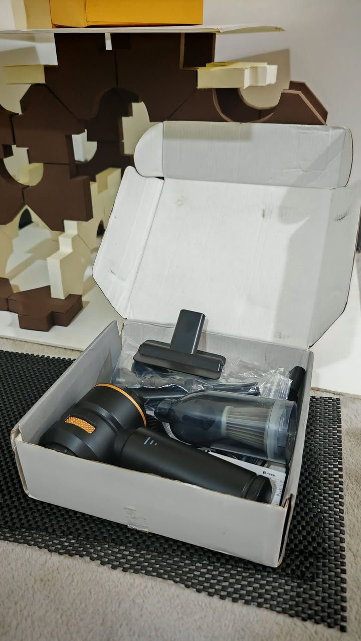 مكنسة كهربائية محمولة من ماركة Suitu طراز ST-6659Plus.
نوع المحرك: محرك بدون فرش (Brushless motor) لأداء أقوى وعمر أطول. 

المميزات: مكنسة لاسلكية وخفيفة الوزن، مناسبة للاستخدام في السيارة والمنزل. 

الوظائف: تعمل كمكنسة للشفط (Wet/Dry) ويمكن استخدامها أيضًا لنفخ الهواء. 

الطاقة: تعمل ببطارية ليثيوم قابلة لإعادة الشحن عبر USB، وتدوم ما بين 20 إلى 30 دقيقة من الاستخدام المتواصل. 
السعر 12 الف جديد شرط الشغل


**إذا كنت صاحب هذا الإعلان وتريد حذفه لأي سبب، رجاءا أرسل رسالة إلى الدعم الفني**