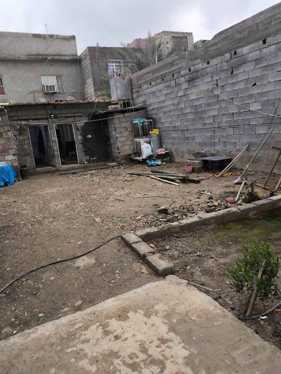 قطعه للبيع المساحه 175 نزال22 واجهيه 8 متر بيه غرفتين ومطبخ وصحيات
نفس ما بالصوره المكان الخالص حي زهراء حي شمر للستفسار اتصل وتدلل *********** غير متواجد ع فيس بك
