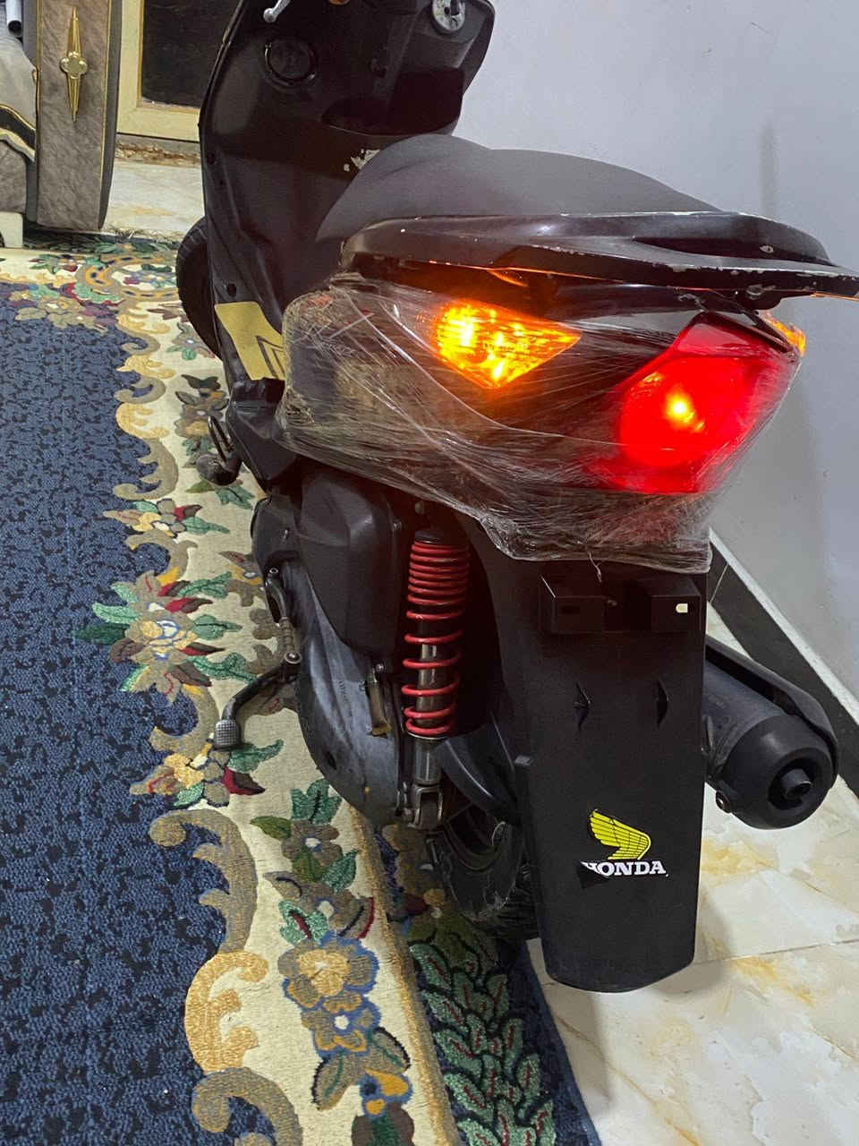 السلام عليكم ثعلب 140 الدراجه صارلها شهرين نازله من الرمبه الدراجه كدام عينك الله يشهد مكينه خرسه مراوس ب سكنس نضيفه او للبيع سعرها 850 الاستسفار ***********
