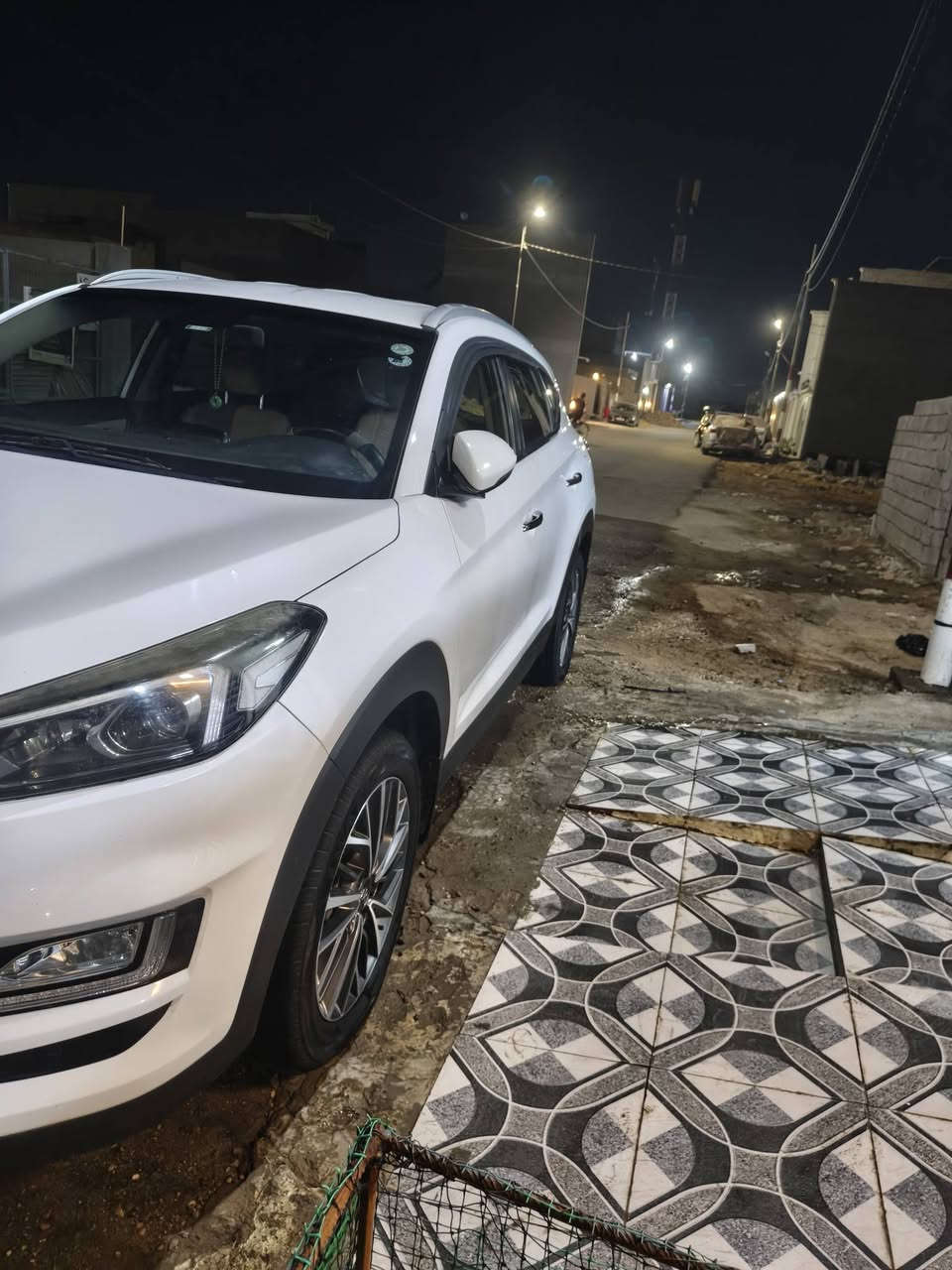 توسان ٢٠١٩
السيارة كفاله عامه ماعدا رصعه بالبنيد موجوده بالسونار 
تبريد جديد مكينه هزه جديده السيارة ب اسمي 
 گير  محرك كله مكفول 
كشن السايق كهربائي بصمة
تبريد ثلج سايد بريك بالرجل حساسات 
ماشية ٩٠ بعدها بحالة الوكاله 
‏‪***********‬‏
‏‪***********‬‏
سعرها ١٩٨ وبيها مجال
