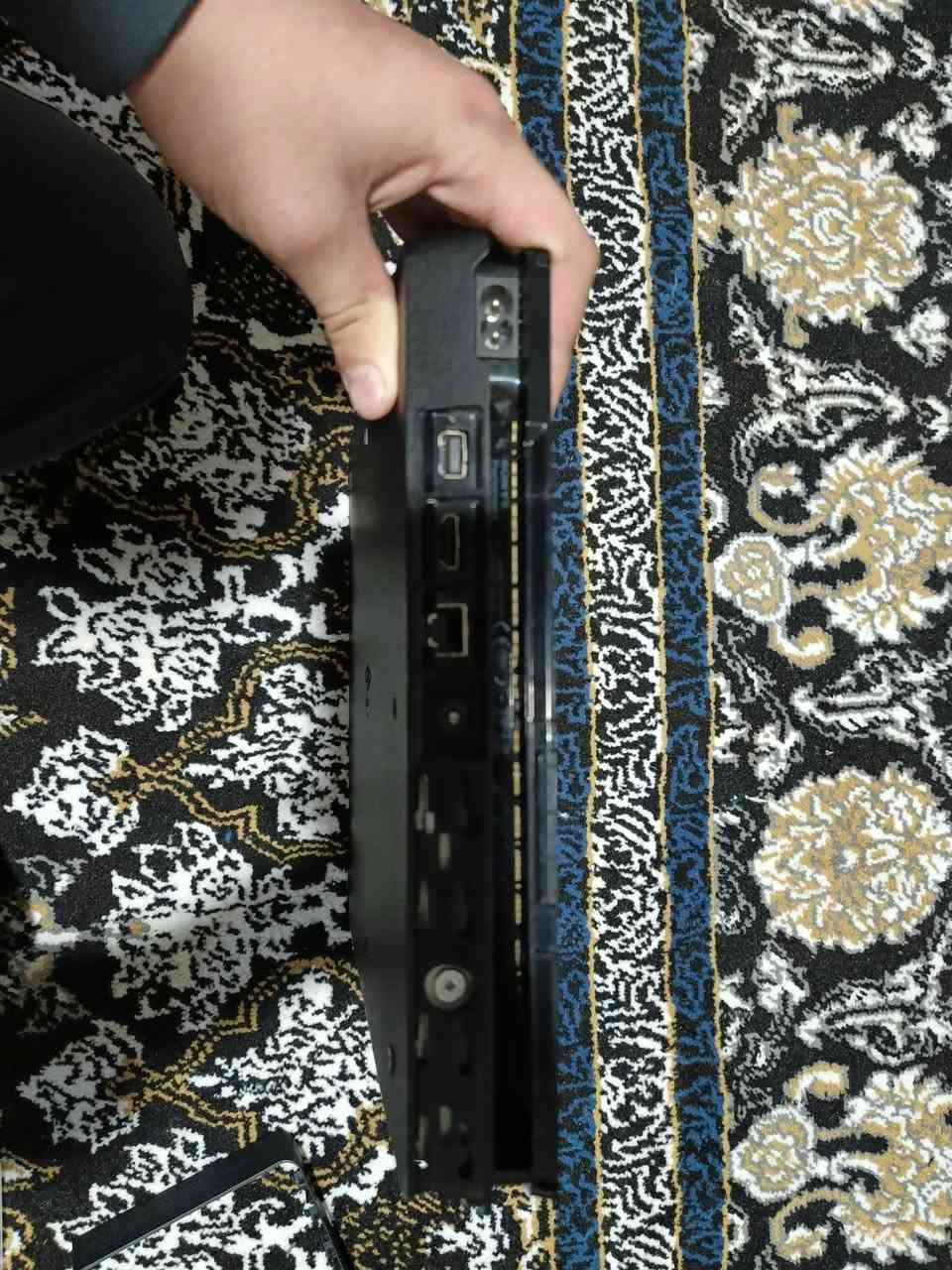 السلام عليكم بلاي 4 سليم النظافه 100% الجهاز وياه ثلاث سيديات فقط ما ابي جواسيكات السعر 300,000 الجهاز نظيف وبالعافيه علي ارضي عنوان ابو غريب المهندسين***********
