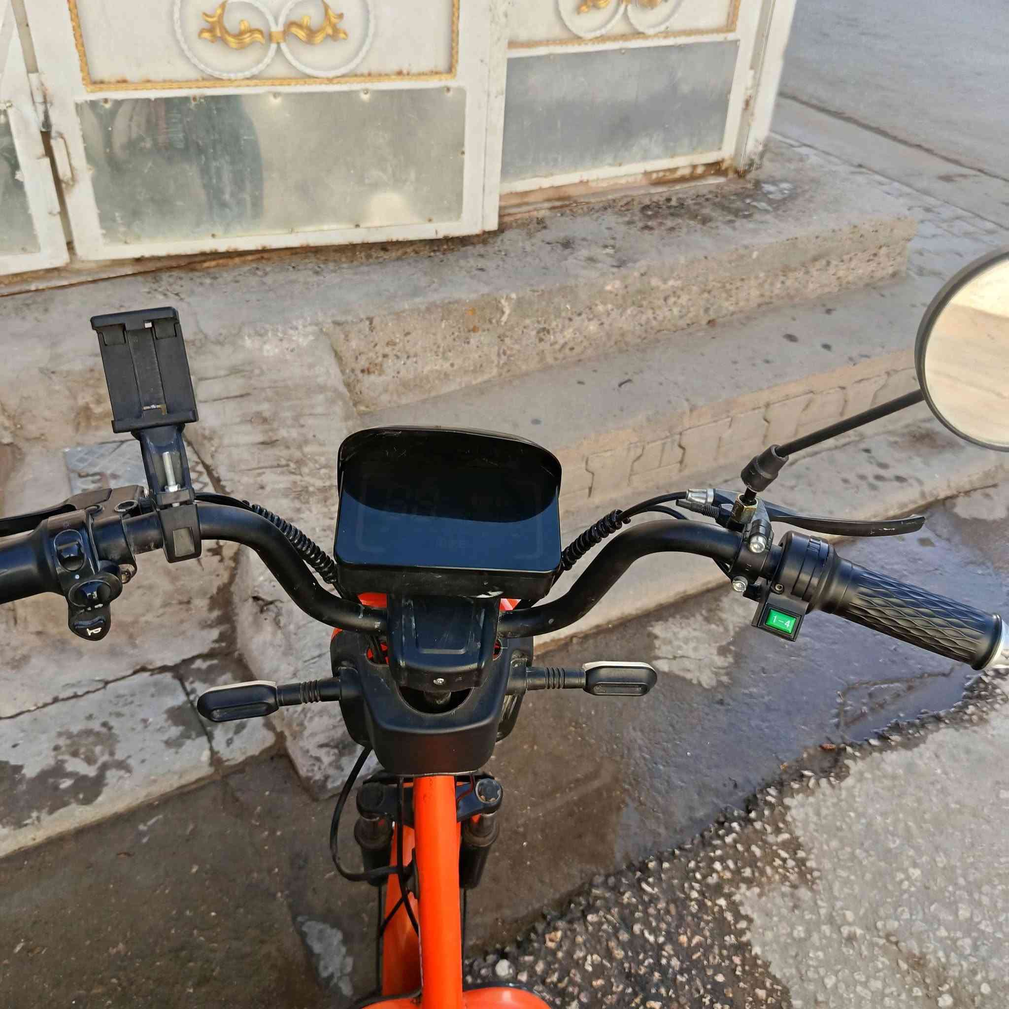 دراجه شحن حجم 20
5 بطاريات كرافين 60V 
مواصفات 
سرعه 75 حقيقي + ديجي صوته عالي + اشاير شغاله ولايت ولد + تايرات جدد حيل+ مرايه + حامله هاتف 
دراجه اخت جديده سعره 290 وبيه مجال 
موجود ماسنجر + رقمي ***********
