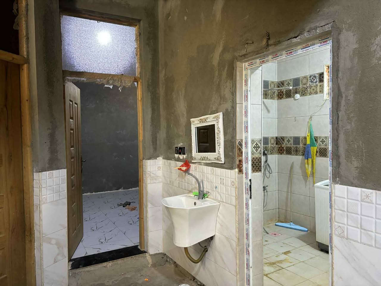 دار للبيع بالسفحه
مساحة 200 متر ع ساحة خظراء ممطلوب حر عوزه بياض وستاره وبيتونه  
السفحه 9000 الف قريب من شارع 30 شارع احمد الوائلي
يحتوي ع غرفتين وصاله ومطبخ واستقبال 
للاستفسار اتصل (***********)
او خاص
