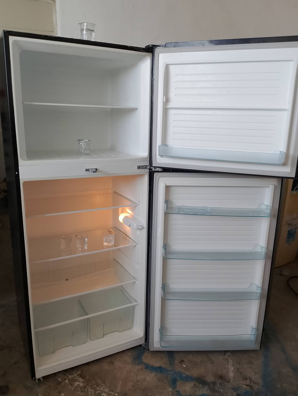 للبيع
مكان رابرين فرع ملي مول 
كلهن شرط الشغل ع فحص
***********
