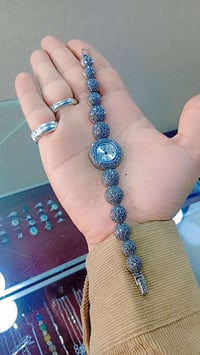 متوفر ساعه نسائي  سعر الغرام 3 الف ونص  07730333211