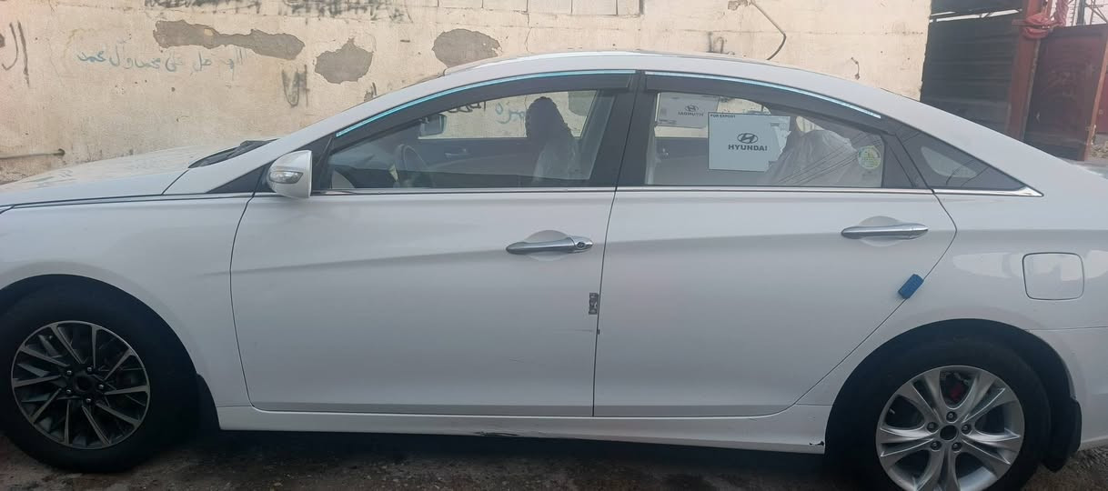 السلام عليكم ...
(ملحظه بارد بصندوك سياره كفله من تبديل وصبغ ) 

هونداي سوناته 2012 خليجي  

الموصفات 

محرك 2400 دووش 

كير اتوماتيك 6نمر 

شاشه كامره 

داخل صحراوي عسلي 

تحكمات ستيرن

نظام ايكو 

شفتات ستيران 

مرايات شفط واشاره

حساسات خلفيه

تبريد قطعتين 

بلوجترات

ويل كب  وتخم تاير جديد

⚔️سياره جاهزه من كلشي 
السعرر116 وبي مجال 
‏‪***********‬‏
