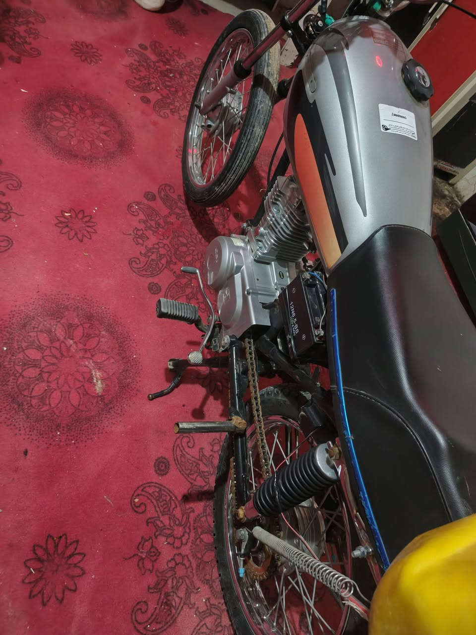 السلام عليكم
دراجه نامه  
محرك 2024
دراجه خير من الله ونشطه 
باتري لايت هورن بيها 
الصخيين حي الجامعه
550 وبيها مجال للطيبين 
بطلت من الشغل واريد ابيعها مستعجل عليها 
رقمي ( ***********) تصل وتدلل
