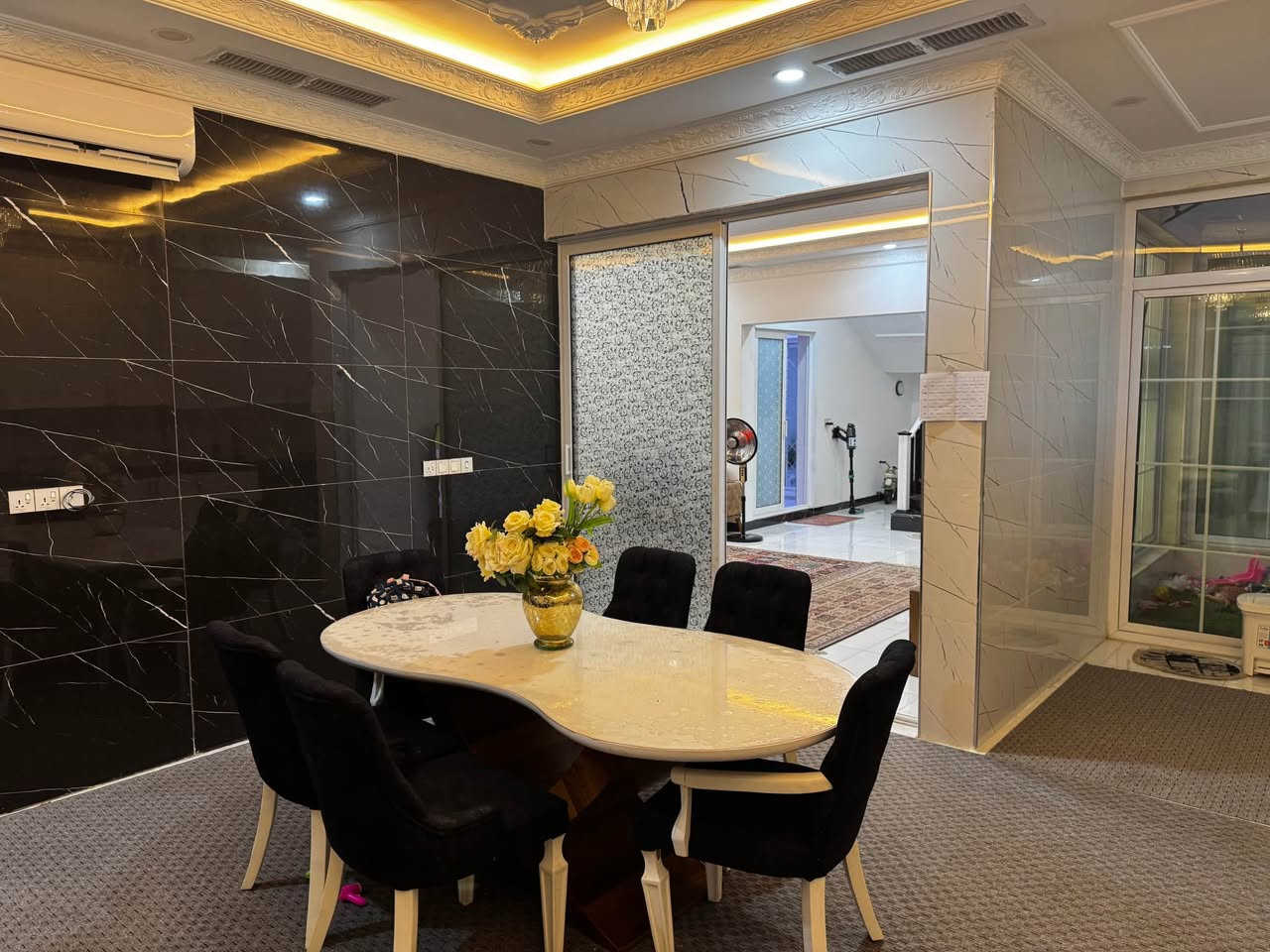 🏡 بيت للبيع مؤثث – 32 بارك (المربع الذهبي)
فرصة مميّزة لامتلاك بيت حديث البناء في موقع راقٍ داخل المربع الذهبي – 32 بارك.
🔹 المواصفات:
 • بناء حديث
 • نظام فلات
 • المساحة: 200 متر مربع
 • موقع مميّز وقريب من الخدمات

🔹 السعر: قابل للتفاوض

📞 للتواصل:
***********
أو المراسلة على الخاص
� خانوو بۆ فرۆشتن – 32 پارک (چوارگۆشەی زێڕین)

دەرفەتی باش بۆ کڕینی خانوویەکی نوێ‌ دروستکراو لە شوێنێکی نایاب لە ناو چوارگۆشەی زێڕین – 32 پارک. أربيل, العراق
