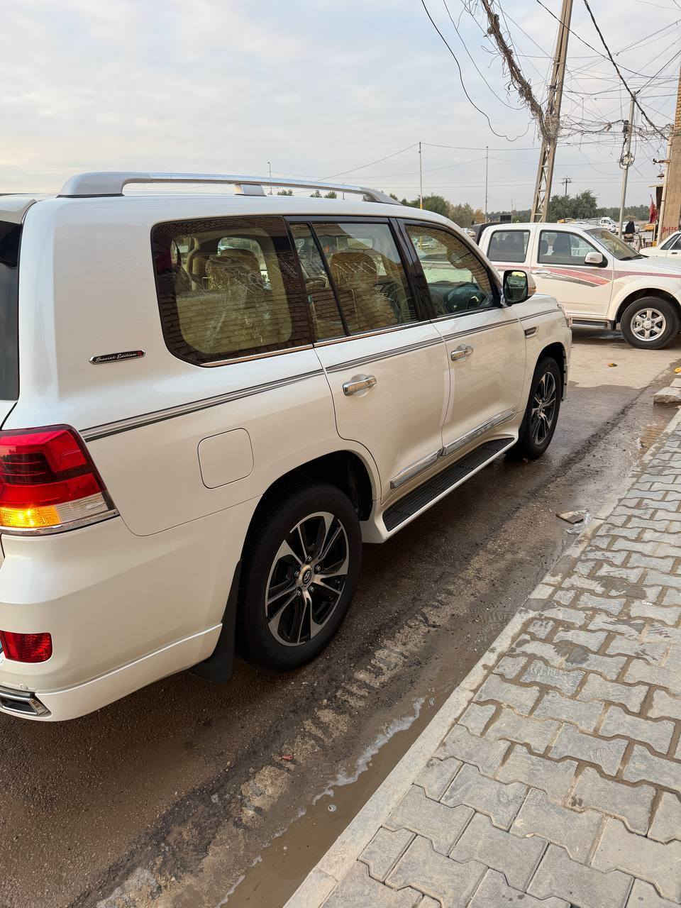 تحيه طيبه السلام عليكم ورحمة الله وبركاته
الاندكروز 2021 ساز باب اول 
فول مواصفات
ماشيه 51 ألف حقيقي 
سياره مكفول كفاله عامه من كلشي 
مكفوله من ضربة الصبغ او تبديل ومكينه حداديه وكير كفاله عامه سياره حلوه بمعنه الكلمه سياره على وضع شركه 
رقم بغداد دولي بسمي تحويل مباشر سنويه هزه جديد بأسمي تحويل ثاني يوم
السعر نتصل وبيك خير وتدلل 
اي اسفستار رقم صاحب السياره
 *********** واتساب *********** 
مكان الكوت مركز المحافظة 
غير متواجد على الفيس
