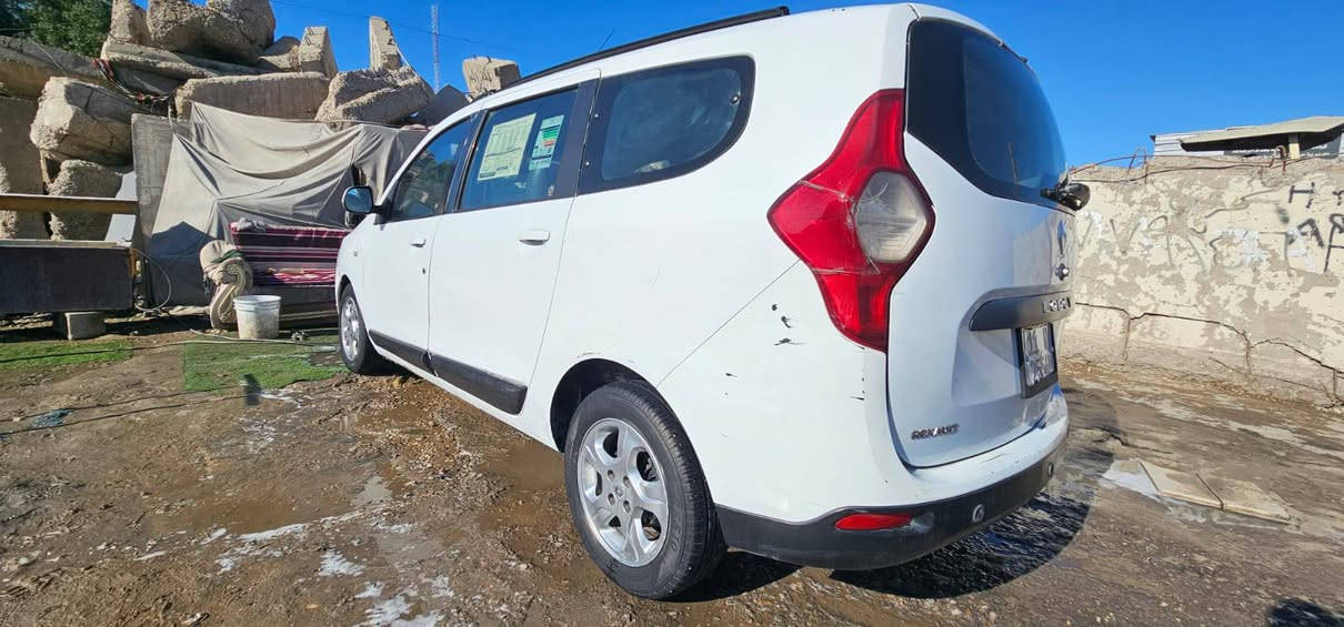 سلام عليكم ورحمة رينو لودجي ستيشن موديل ٢٠١٤ رقم بغداد جديد سياره كير مكينه اي نقص مابيها سونر موجود بيع او مراوس حساب القناعه مكاني بغداد الكرخ البياع سعر ٦٥ رقم الهاتف ***********
