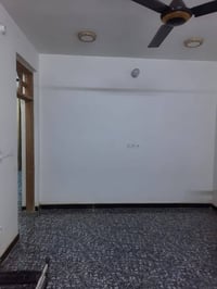 نصف قطعه 72 متر اماميه طابقين ونص مسلح حديث فول قطاع 39 السعر 132 بيها...