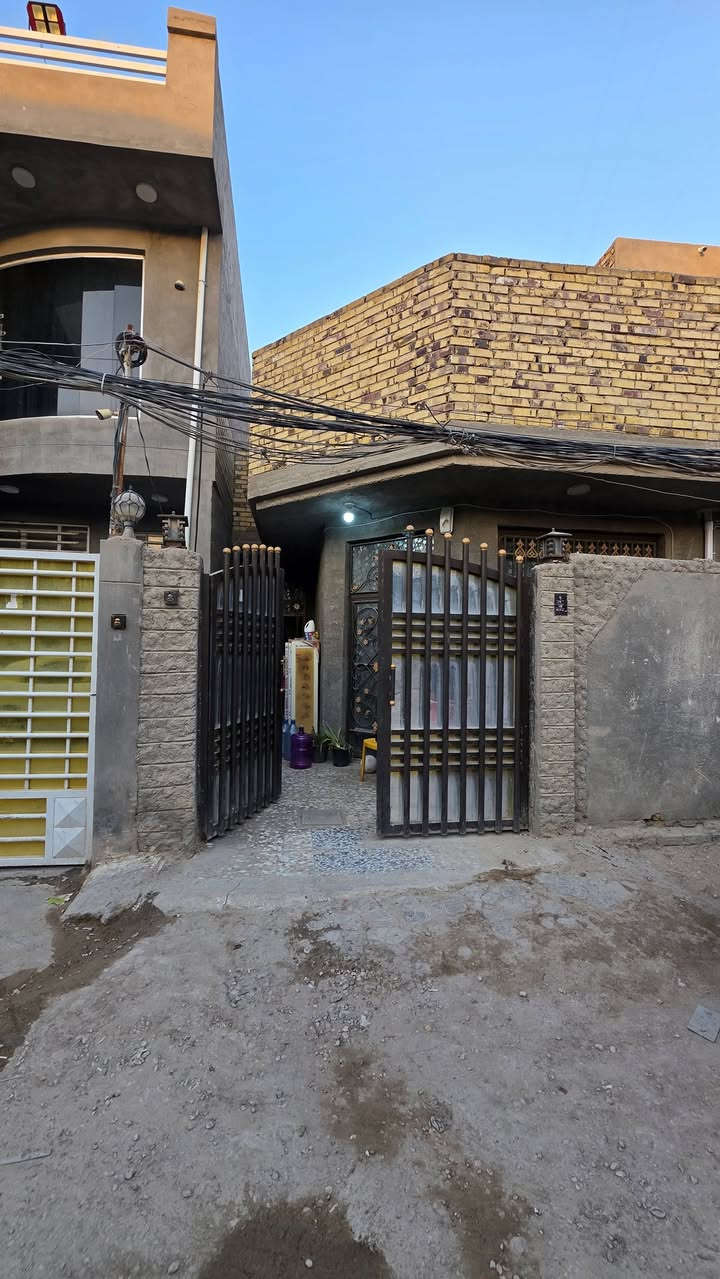 دار للبيـــــــــــــع...
حي الصحــــــــه خلف المدهـــــــش... 
بمســـــــــاحه /106م طابقيــــــــن والبناء نظيف جداً 
ـــــــــــــــــــــــــ
طابــــــــو زراعي سنـــــــــد / 25.... 
مبلـــــــــغ البيـــــــع // 93 مليــــــــون معروض 
ـــــــــــــــــــــــــــــــــــ
غرفتيــــــــــن نوم صالــــــه هـــــــول مطبـــــــــــخ حار بارد صحيات خارجية وداخليه مناور..... 
ــــــــــــــــــــــــــــــــــــ
عقارات رامســــــــــر 
***********
***********
